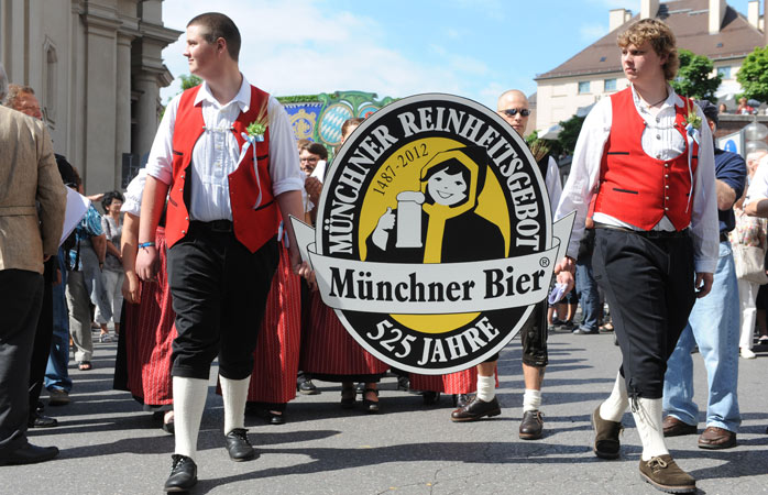 Feier der Geburt des wahren Bieres beim Oktoberfest!